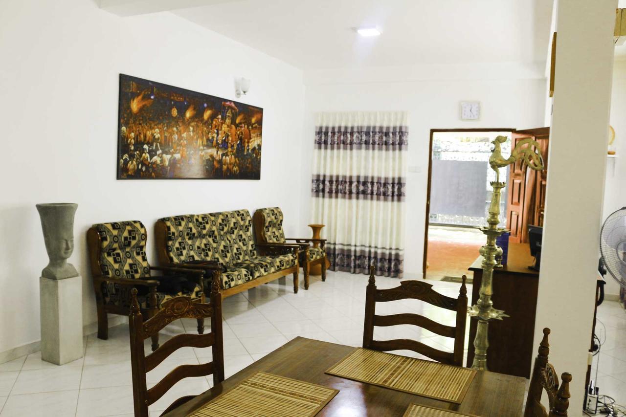Yoho Travellers Residence 康提 外观 照片