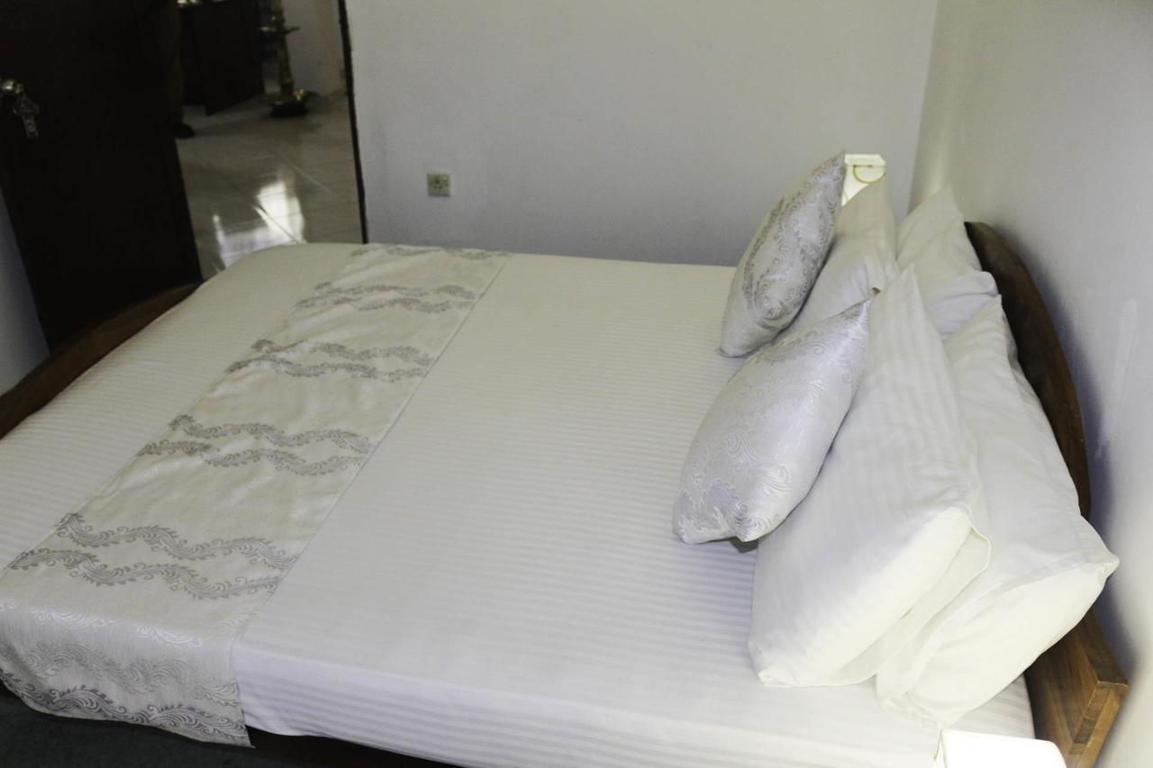 Yoho Travellers Residence 康提 外观 照片