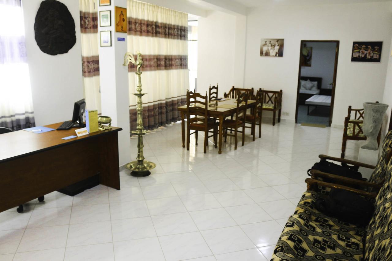 Yoho Travellers Residence 康提 外观 照片