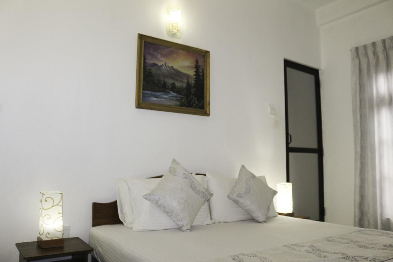 Yoho Travellers Residence 康提 外观 照片