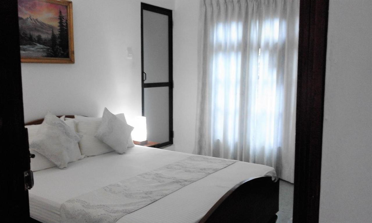 Yoho Travellers Residence 康提 外观 照片