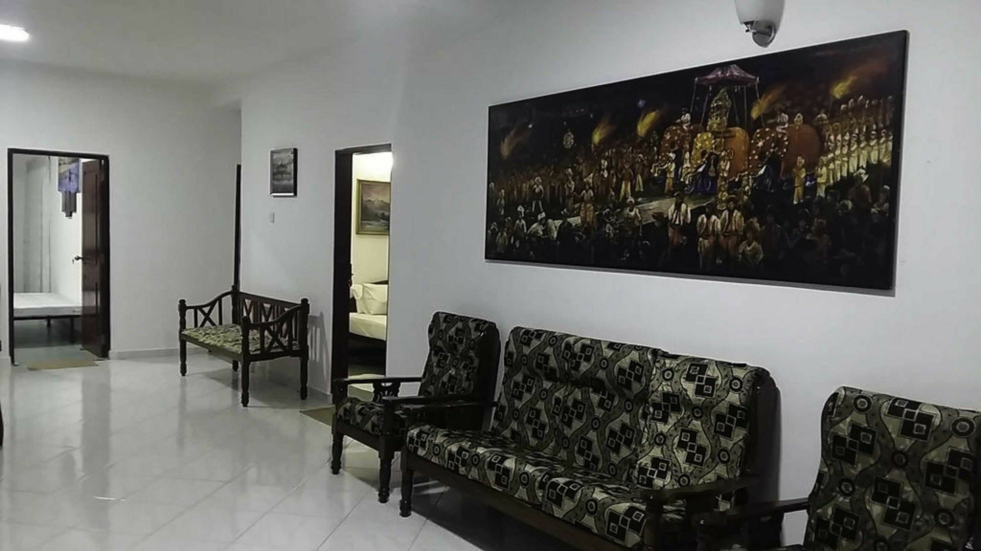 Yoho Travellers Residence 康提 外观 照片